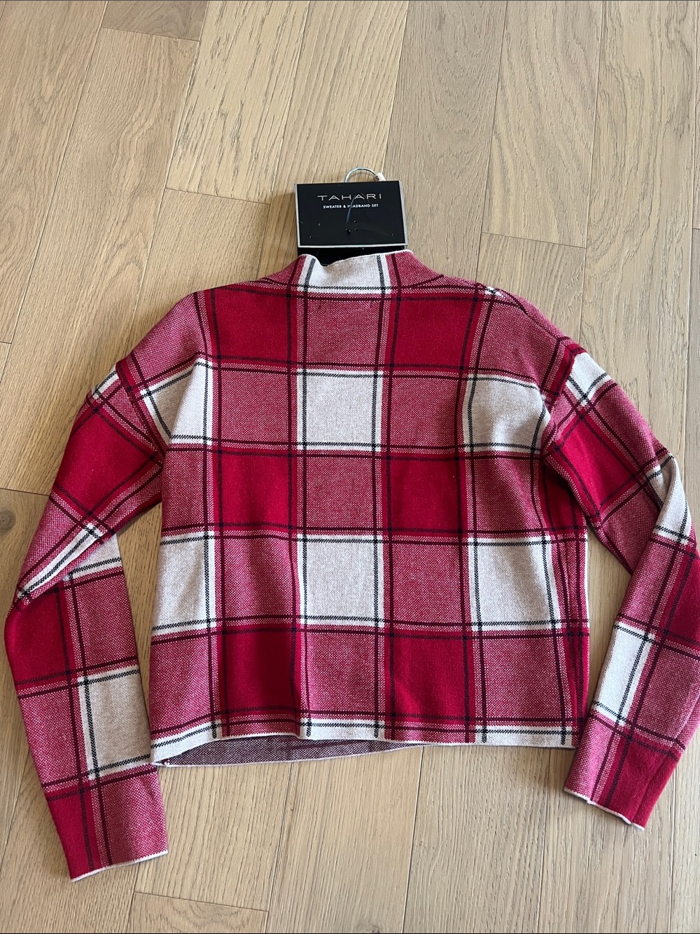 Tahari women’s size small. NWOT